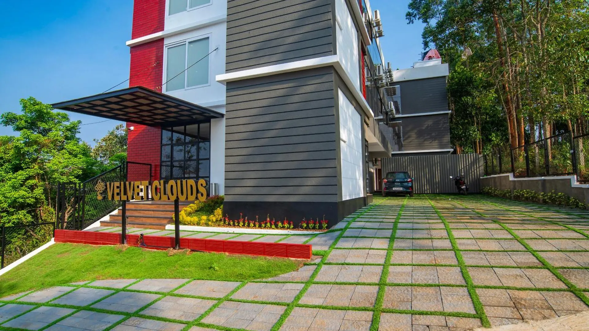 Velvet Clouds Munnar Hotel