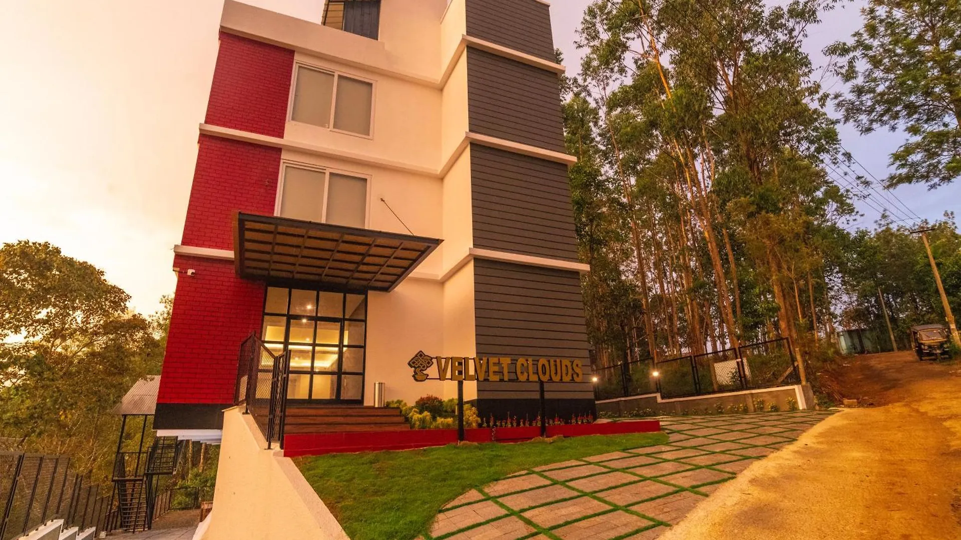 Velvet Clouds Munnar Hotel